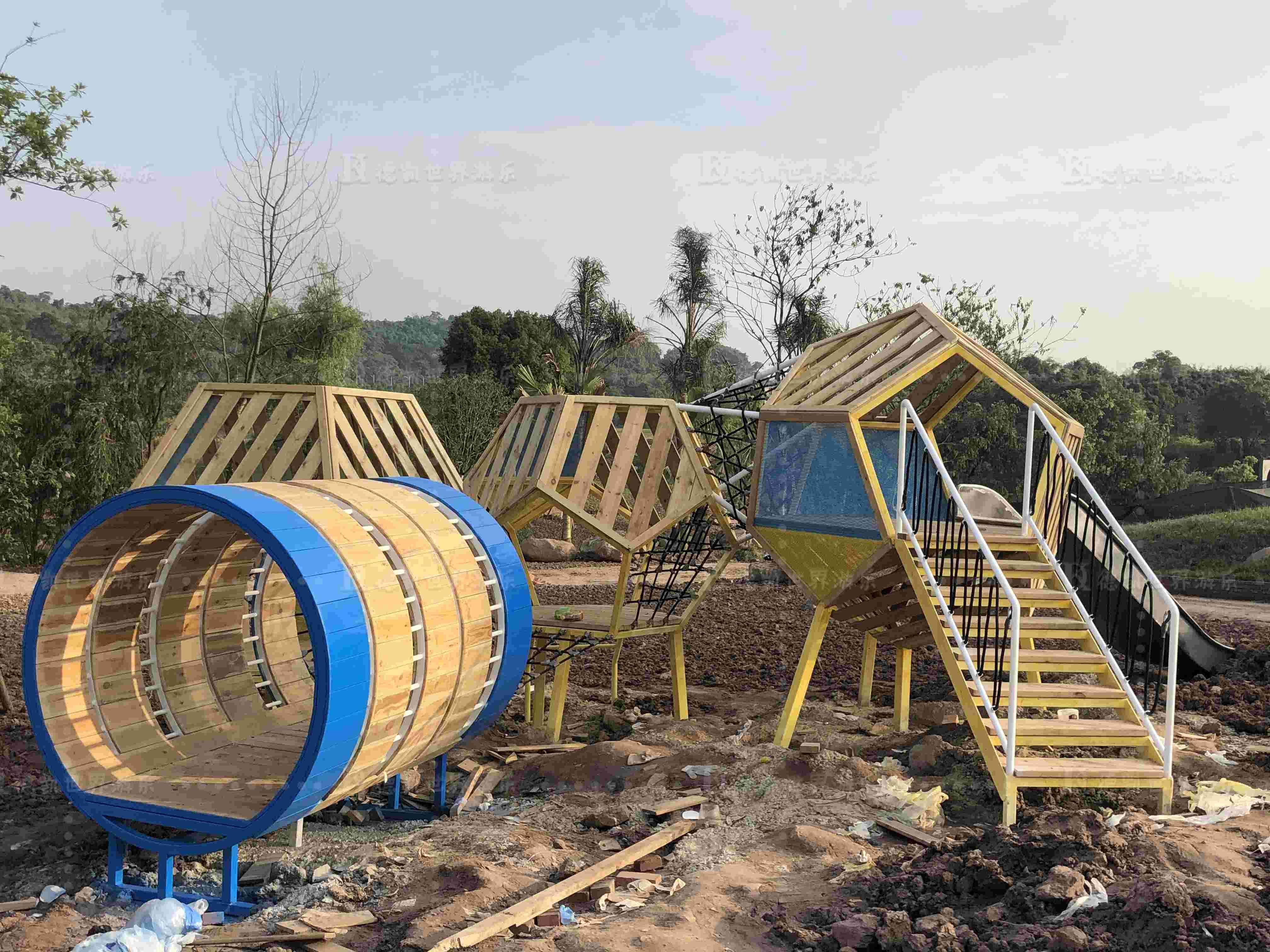 蟲(chóng)洞攀爬